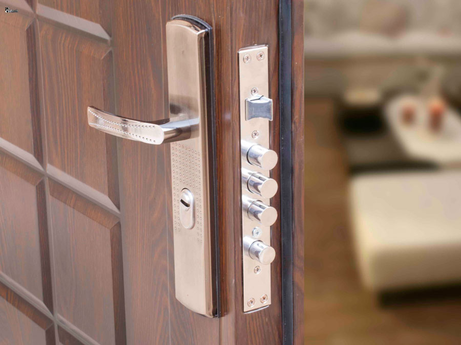چگونه درب آپارتمان خود را در برابر سرقت ایمن کنیم
